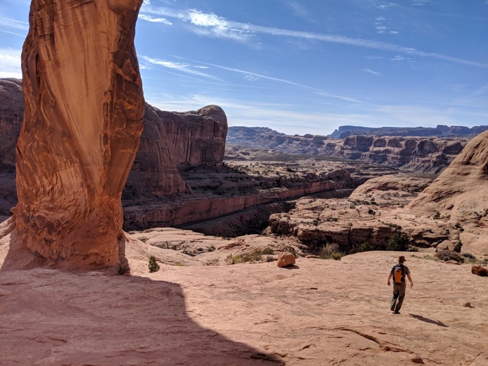 hiking corona arch moab