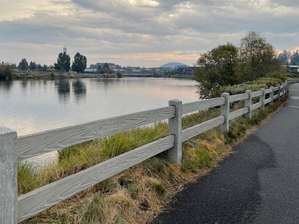 morning walk on the Deschutes Trail