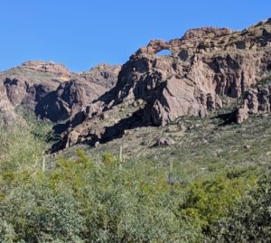 hiking arch canyon in organ pipe